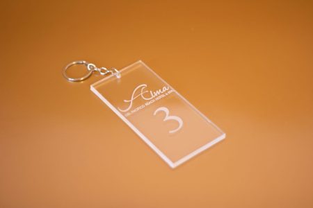 Llavero acrílico transparente de 5 mm grabado con número de habitación para hotel