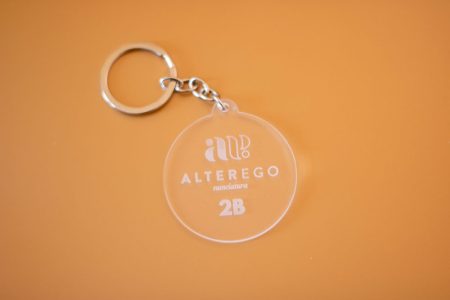 Llavero acrílico al detalle