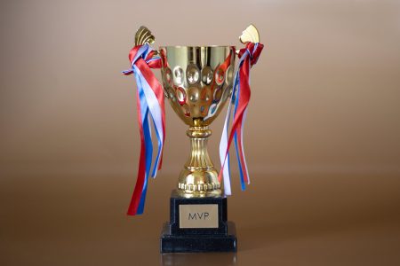 copa trofeo plástica personalizada de 23 cm de alto